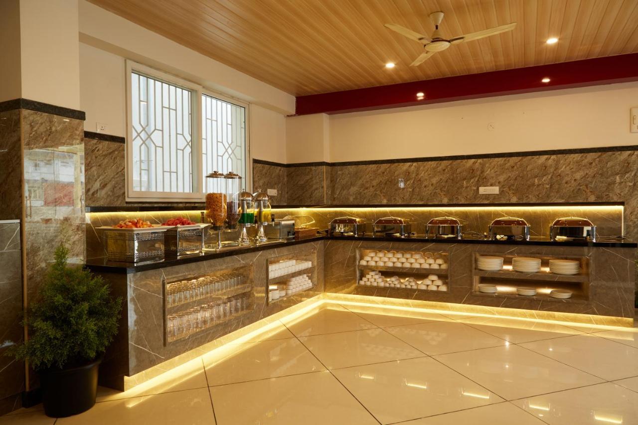 Vovo Premier Hotel Bangalore Bagian luar foto