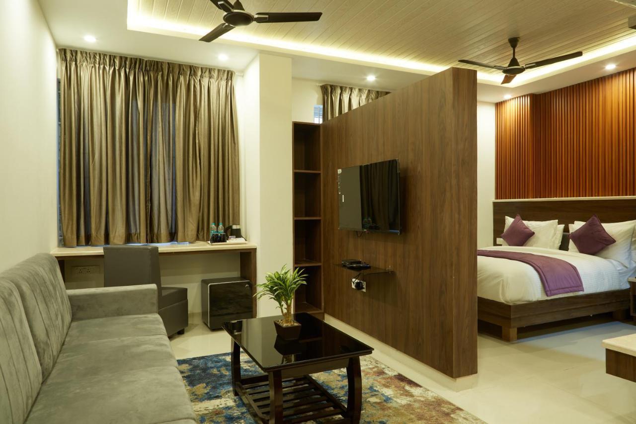 Vovo Premier Hotel Bangalore Bagian luar foto