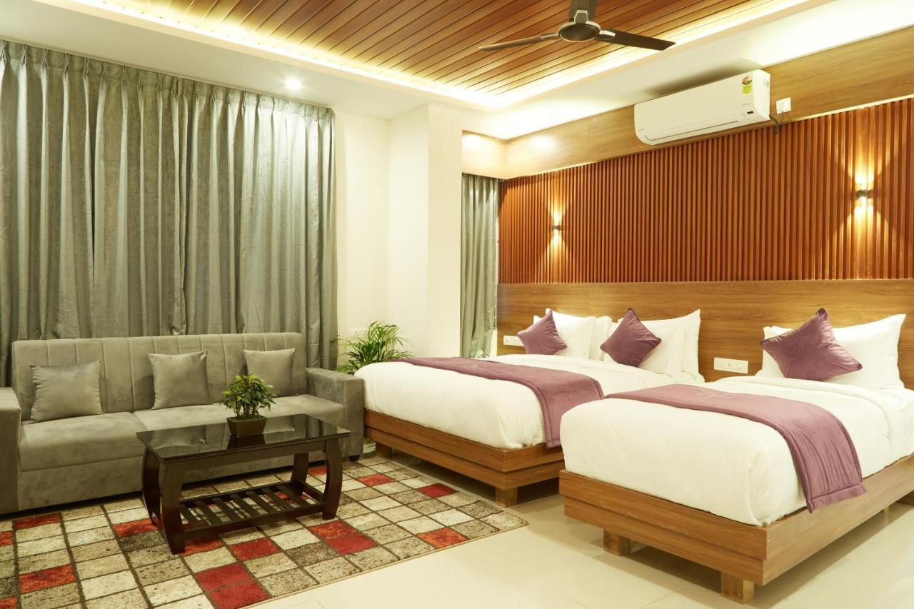 Vovo Premier Hotel Bangalore Bagian luar foto