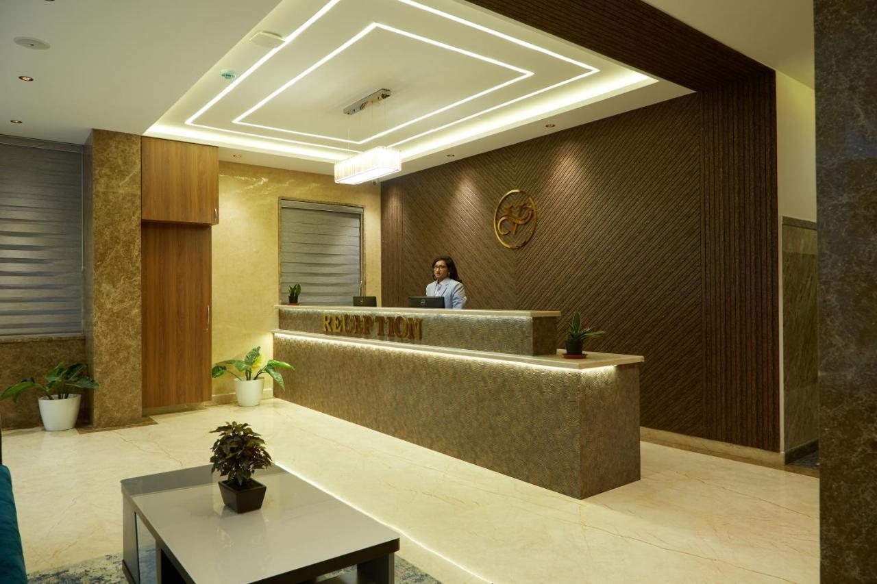 Vovo Premier Hotel Bangalore Bagian luar foto