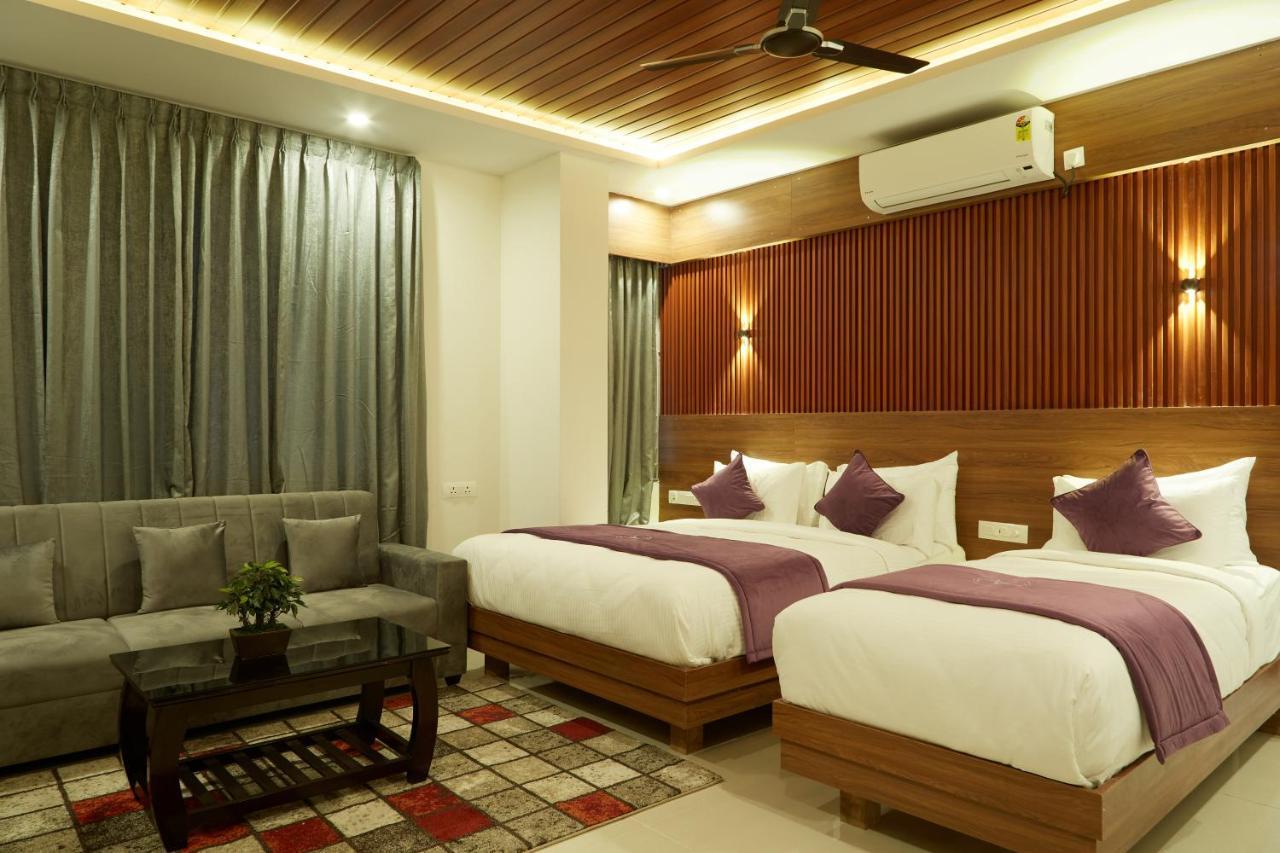 Vovo Premier Hotel Bangalore Bagian luar foto
