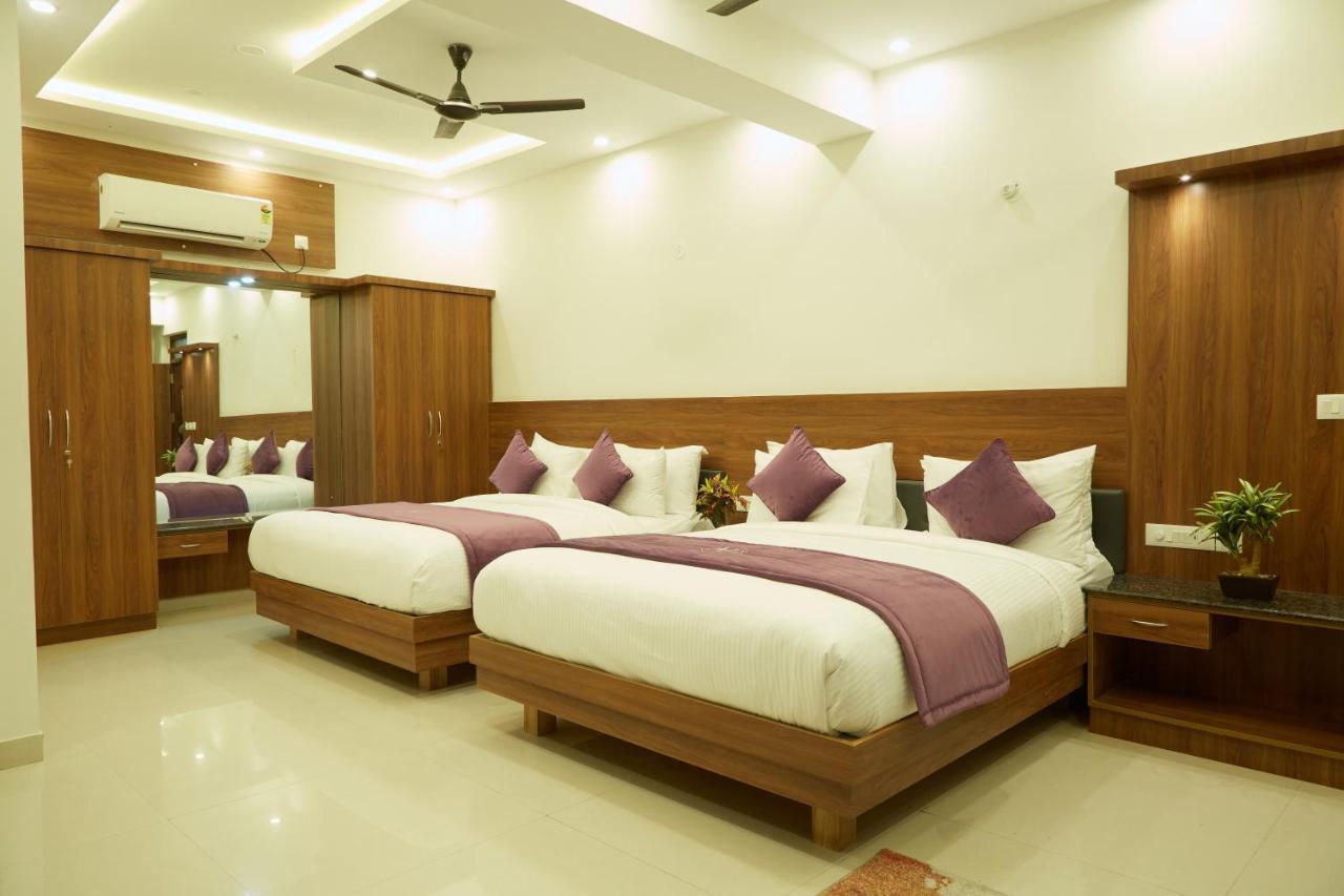 Vovo Premier Hotel Bangalore Bagian luar foto