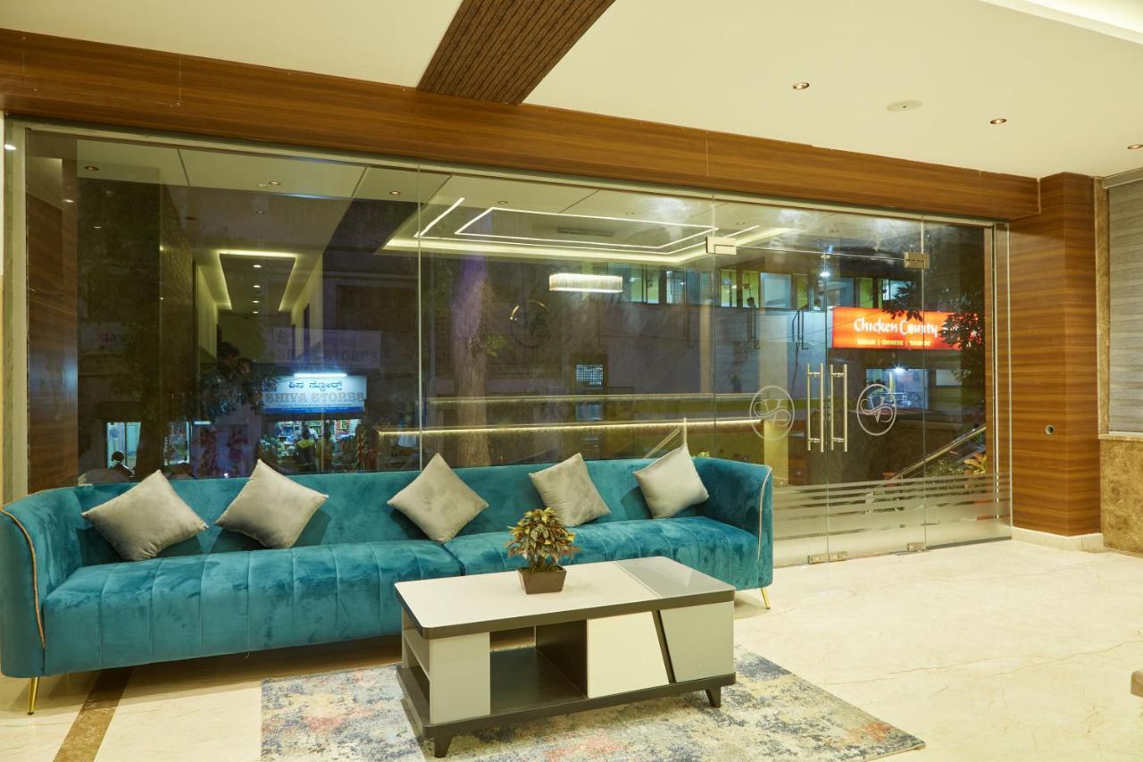 Vovo Premier Hotel Bangalore Bagian luar foto