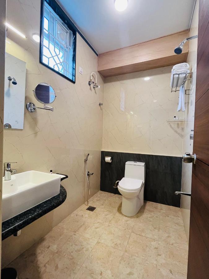 Vovo Premier Hotel Bangalore Bagian luar foto