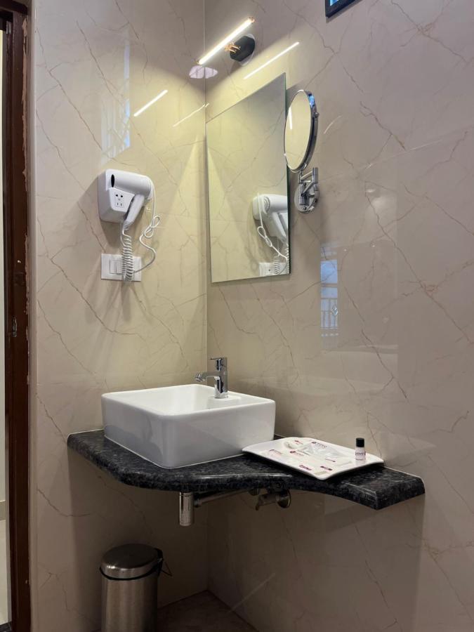 Vovo Premier Hotel Bangalore Bagian luar foto